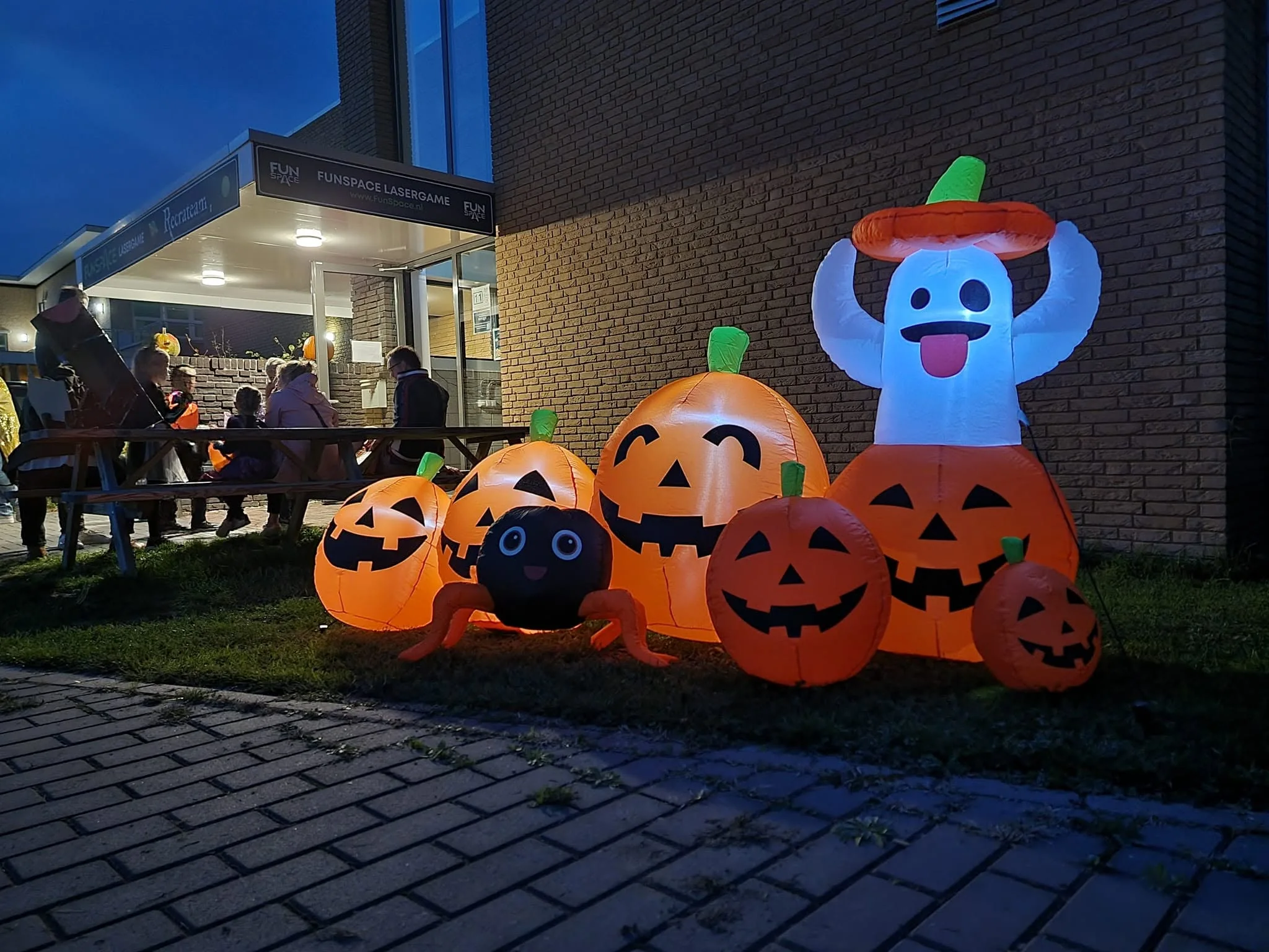 De echte FunSpace-ingang met Halloweenpompoenen tijdens een eerdere editie